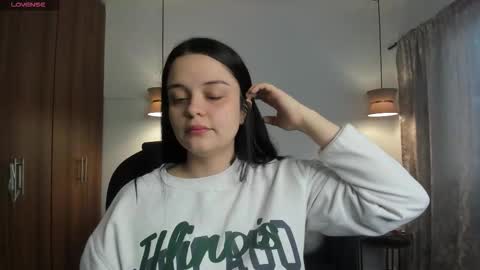 Snapshot of bellaa_hadid_ chatting on October 2025 11:19:01 AM Bella Hadid online show from October 2025 11:19:01 AM