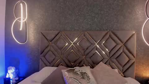 Cris online show from December 2025 07:56:02 PM