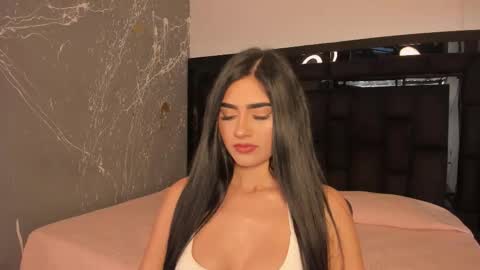 bellaastorm online show from November 2025 09:48:01 PM