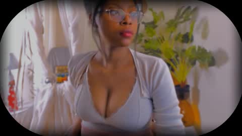 Snapshot of bellablakes18 chatting on September 2025 07:04:01 PM Bellah Blakes-Sarah Scrumptious Lee online show from September 2025 07:04:01 PM
