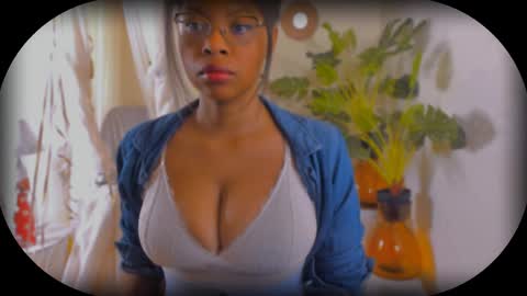 Snapshot of bellablakes18 chatting on September 2025 01:03:01 PM Bellah Blakes-Sarah Scrumptious Lee online show from September 2025 01:03:01 PM