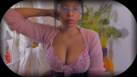 Snapshot of bellablakes18 chatting on September 2025 09:09:02 PM Bellah Blakes-Sarah Scrumptious Lee online show from September 2025 09:09:02 PM