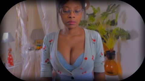 Snapshot of bellablakes18 chatting on October 2025 02:10:01 AM Bellah Blakes-Sarah Scrumptious Lee online show from October 2025 02:10:01 AM