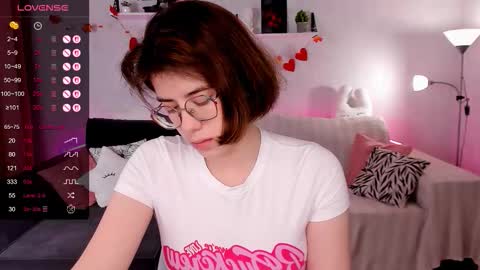 Snapshot of bellacaress chatting on November 2025 02:25:02 AM hello guys im Bella online show from November 2025 02:25:02 AM