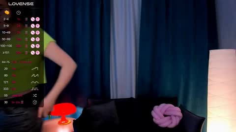 Snapshot of bellacaress chatting on December 2025 09:18:01 AM hello guys im Bella online show from December 2025 09:18:01 AM