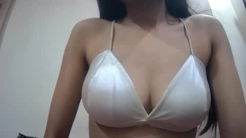 bellacrystall online show from January 2025 02:25:01 PM