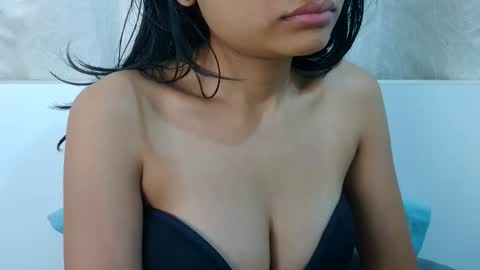 bellacrystall online show from February 2026 03:03:01 AM