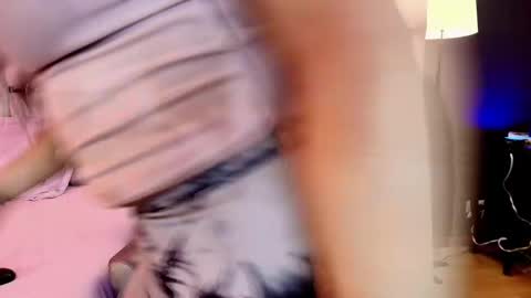 Snapshot of bellafernandez chatting on May 2026 01:17:02 PM Bella online show from May 2026 01:17:02 PM