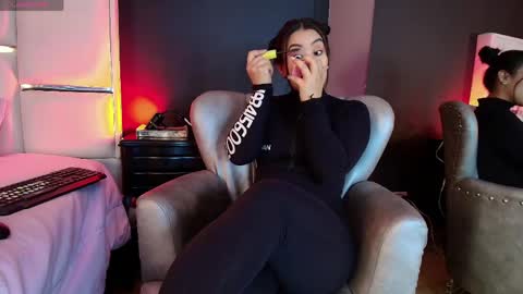 Snapshot of bellafernandez chatting on June 2026 02:01:02 PM Bella online show from June 2026 02:01:02 PM