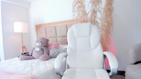 Snapshot of bellamia_ chatting on December 2024 04:04:01 PM Bella Mia online show from December 2024 04:04:01 PM