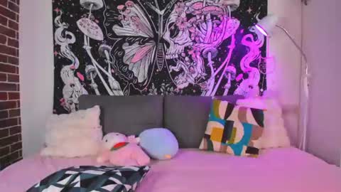 Snapshot of bellamour_r chatting on June 2026 09:03:02 PM Bella online show from June 2026 09:03:02 PM