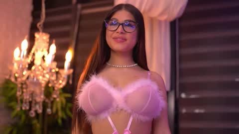 Snapshot of bellanoirre chatting on October 2025 05:35:01 PM Bella online show from October 2025 05:35:01 PM