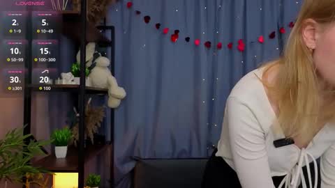 Snapshot of bellapoise chatting on February 2026 11:22:02 AM Lana but not DelRay online show from February 2026 11:22:02 AM