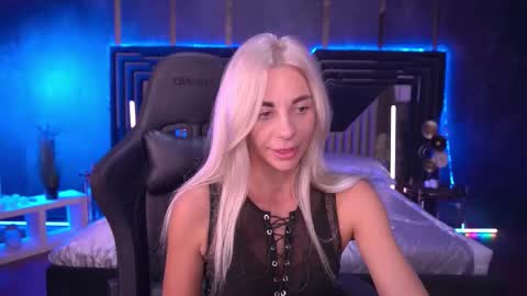 Bella online show from September 2025 08:41:01 PM