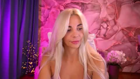 Bella online show from September 2025 07:59:01 PM