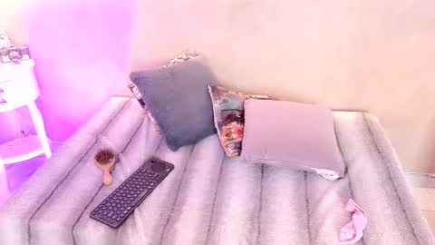 bellarooux online show from December 2025 12:21:02 PM