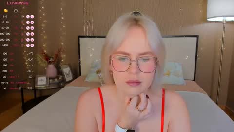 Bella online show from December 2025 12:52:02 AM