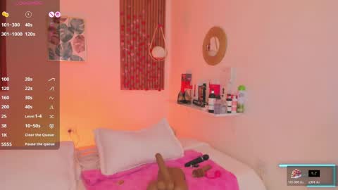 Snapshot of bellawoods_ chatting on May 2026 02:02:01 PM laukyubey online show from May 2026 02:02:01 PM