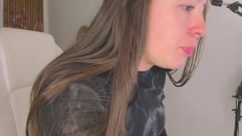 Snapshot of bellawoods_ chatting on May 2026 01:42:02 PM laukyubey online show from May 2026 01:42:02 PM