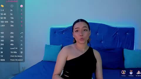 Snapshot of belle_petite_ chatting on April 2026 07:18:01 PM Call me Alice online show from April 2026 07:18:01 PM