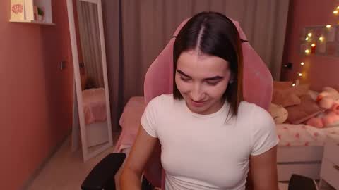 Bella online show from December 2025 02:00:01 PM