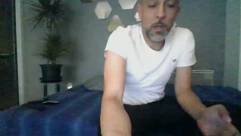 Snapshot of benbare13 chatting on January 2025 08:14:01 PM benbare13 online show from January 2025 08:14:01 PM