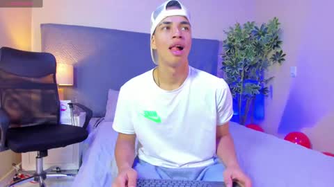 Snapshot of benjamin_more chatting on February 2025 01:21:02 AM BENJAMIN online show from February 2025 01:21:02 AM