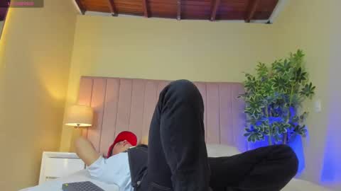 Snapshot of benjamin_more chatting on February 2025 01:13:02 AM BENJAMIN online show from February 2025 01:13:02 AM