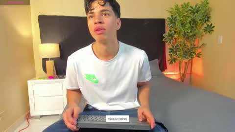 Snapshot of benjamin_more chatting on March 2025 01:39:01 AM BENJAMIN online show from March 2025 01:39:01 AM