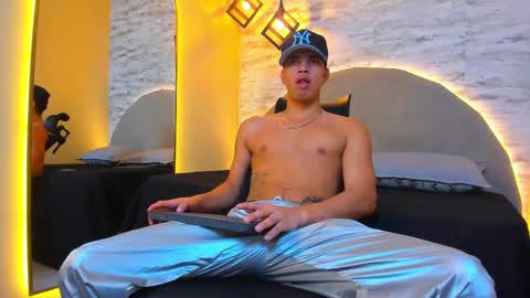 Snapshot of benjamin_more chatting on September 2025 11:12:01 AM BENJAMIN online show from September 2025 11:12:01 AM