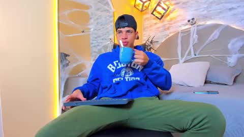 Snapshot of benjamin_more chatting on October 2025 12:39:02 PM BENJAMIN online show from October 2025 12:39:02 PM