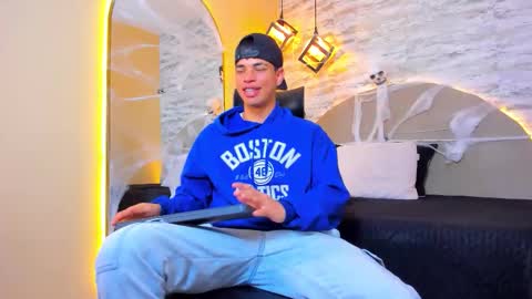 Snapshot of benjamin_more chatting on October 2025 10:14:02 AM BENJAMIN online show from October 2025 10:14:02 AM