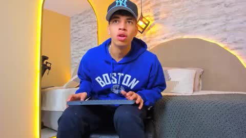 Snapshot of benjamin_more chatting on November 2025 01:10:02 PM BENJAMIN online show from November 2025 01:10:02 PM