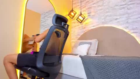 Snapshot of benjamin_more chatting on November 2025 02:17:02 PM BENJAMIN online show from November 2025 02:17:02 PM