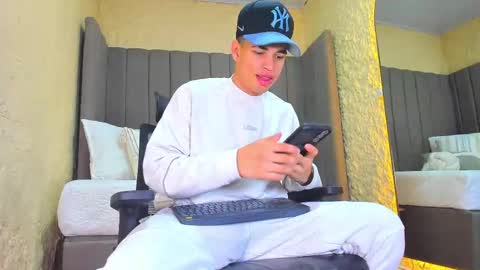 Snapshot of benjamin_more chatting on November 2025 05:51:02 PM BENJAMIN online show from November 2025 05:51:02 PM