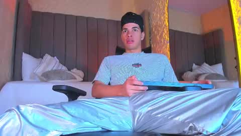 Snapshot of benjamin_more chatting on November 2025 12:29:02 PM BENJAMIN online show from November 2025 12:29:02 PM