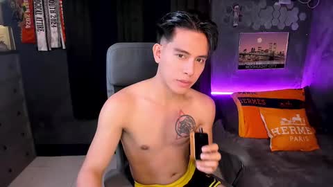 Snapshot of bentlyfuck chatting on December 2024 02:27:01 PM bentlyfuck online show from December 2024 02:27:01 PM