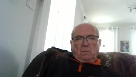 Snapshot of bernard1102 chatting on December 2025 02:35:01 PM bernard1102 online show from December 2025 02:35:01 PM