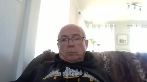 Snapshot of bernard1102 chatting on February 2026 02:43:01 PM bernard1102 online show from February 2026 02:43:01 PM