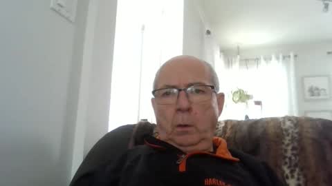 Snapshot of bernard1102 chatting on February 2026 02:25:01 PM bernard1102 online show from February 2026 02:25:01 PM