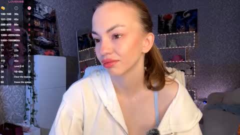 Snapshot of berry_buns chatting on November 2025 05:51:02 AM Sofia online show from November 2025 05:51:02 AM