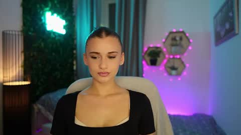 Snapshot of betty_greyy chatting on September 2025 07:15:01 PM Betty Grey online show from September 2025 07:15:01 PM