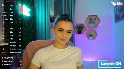 Snapshot of betty_greyy chatting on October 2025 08:11:02 PM Betty Grey online show from October 2025 08:11:02 PM