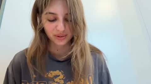 Snapshot of beulahweikert chatting on August 2026 04:22:01 PM Lina online show from August 2026 04:22:01 PM