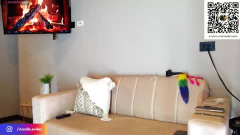 Nicolle Aviles online show from November 2025 02:27:01 PM