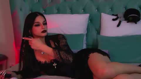 Beverly online show from November 2025 07:14:02 PM