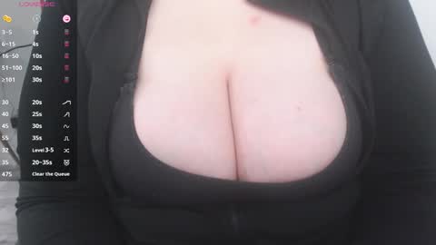 Snapshot of bigbittiesandfun chatting on January 2025 11:09:02 AM bigbittiesandfun online show from January 2025 11:09:02 AM