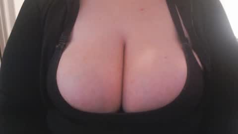 Snapshot of bigbittiesandfun chatting on January 2025 08:09:01 AM bigbittiesandfun online show from January 2025 08:09:01 AM
