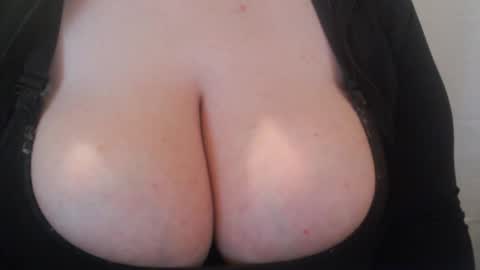 Snapshot of bigbittiesandfun chatting on March 2025 01:21:02 AM bigbittiesandfun online show from March 2025 01:21:02 AM