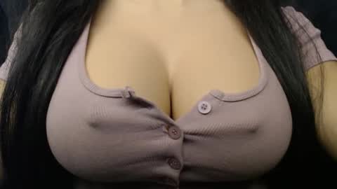 Snapshot of bigboobs_ivy chatting on September 2025 06:02:01 PM Ivy online show from September 2025 06:02:01 PM